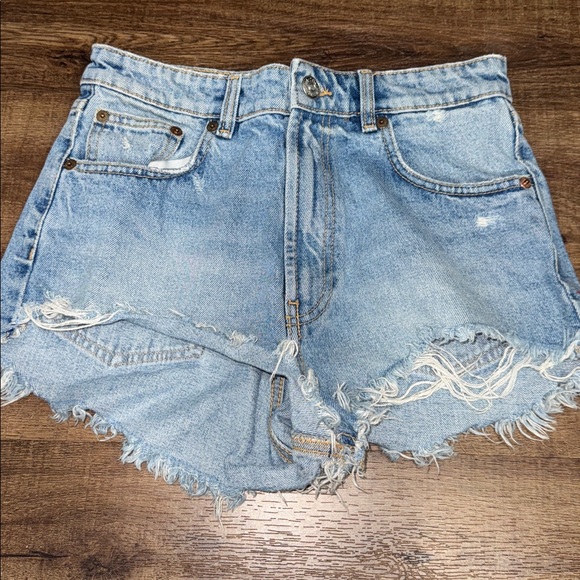 Zara size 6 Jean Shorts - Picture 1 of 4